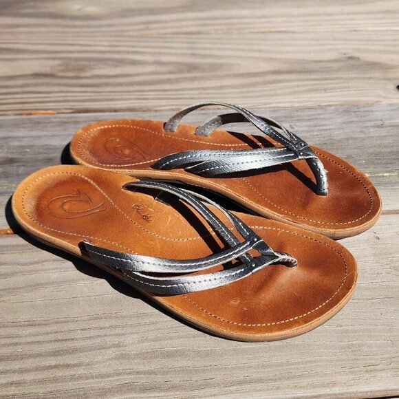 OluKai Shoes Womens 6 U'i Sandals Silver Leather Thong Flip Flop Slip On Flats - Picture 1 of 9